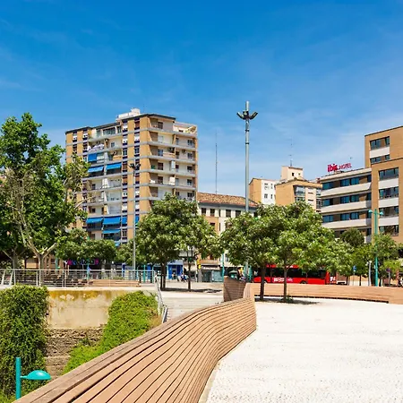 Junto Al Puente De Piedra * Zaragoza